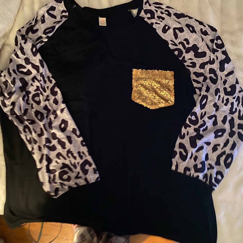 2X sequin pocket long sleeve tee